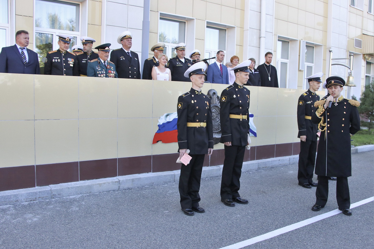 Заместитель благочинного принял участие в торжественной линейке, посвященной Дню Знаний во Владивостокском президентском кадетском училище