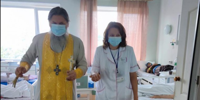 Во Владивостокской клинической больнице № 4 отслужили благодарственный молебен