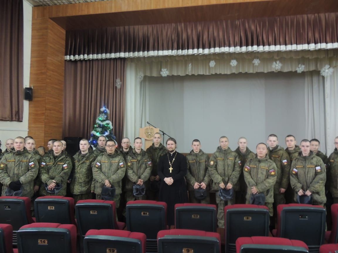 Клирик епархии побеседовал с военнослужащими
