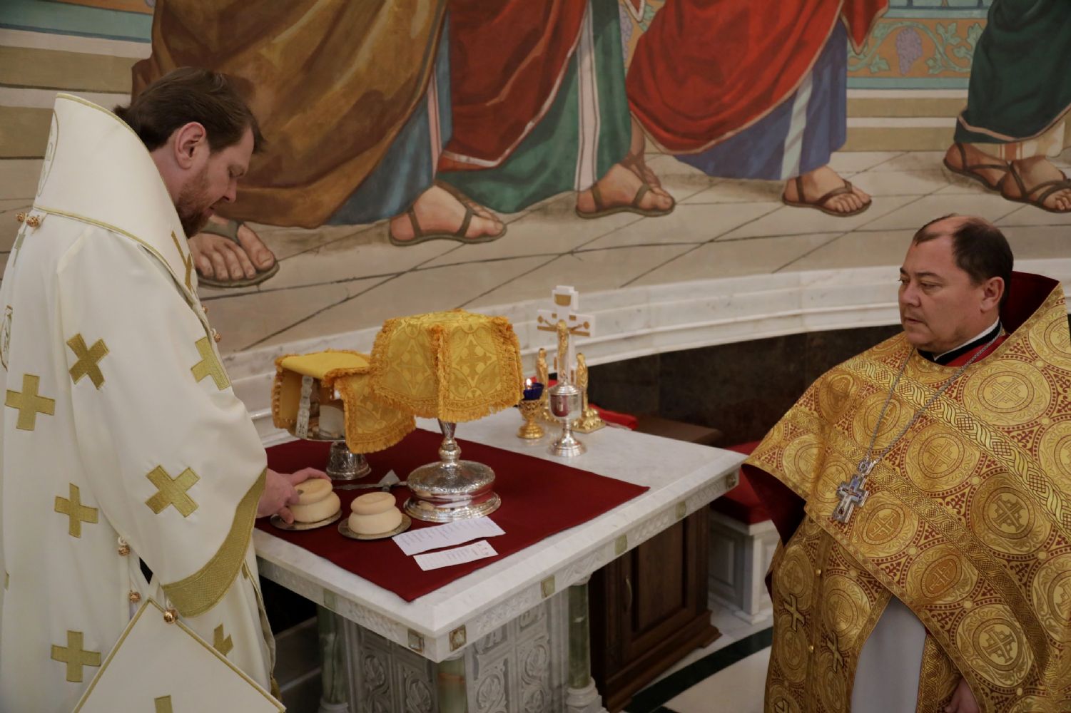 Митрополит Владимир совершил Божественную литургию в Спасо-Преображенском соборе