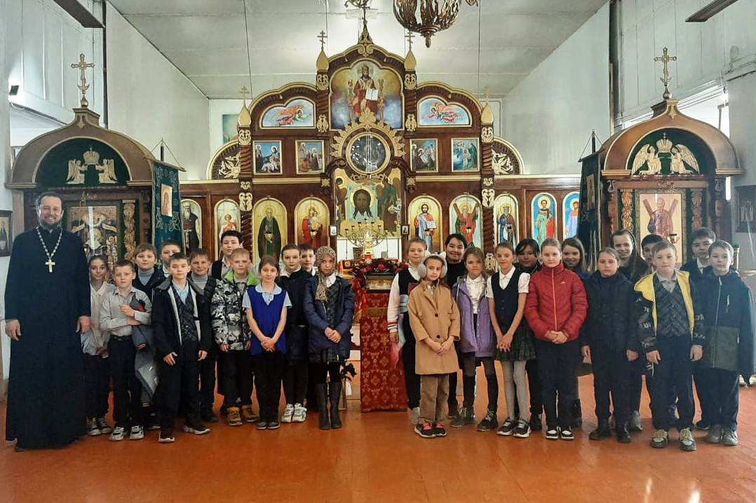 Экскурсия для школьников состоялась в храме святого Апостола Андрея Первозванного