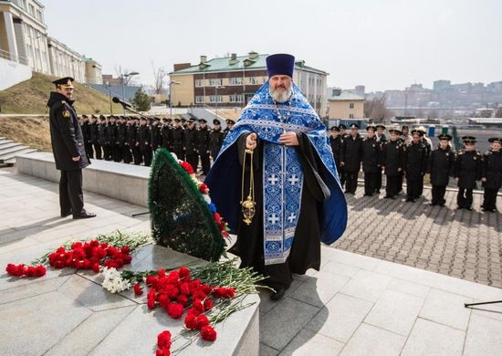 Клирик епархии совершил литию в годовщину гибели АПЛ «Комсомолец»