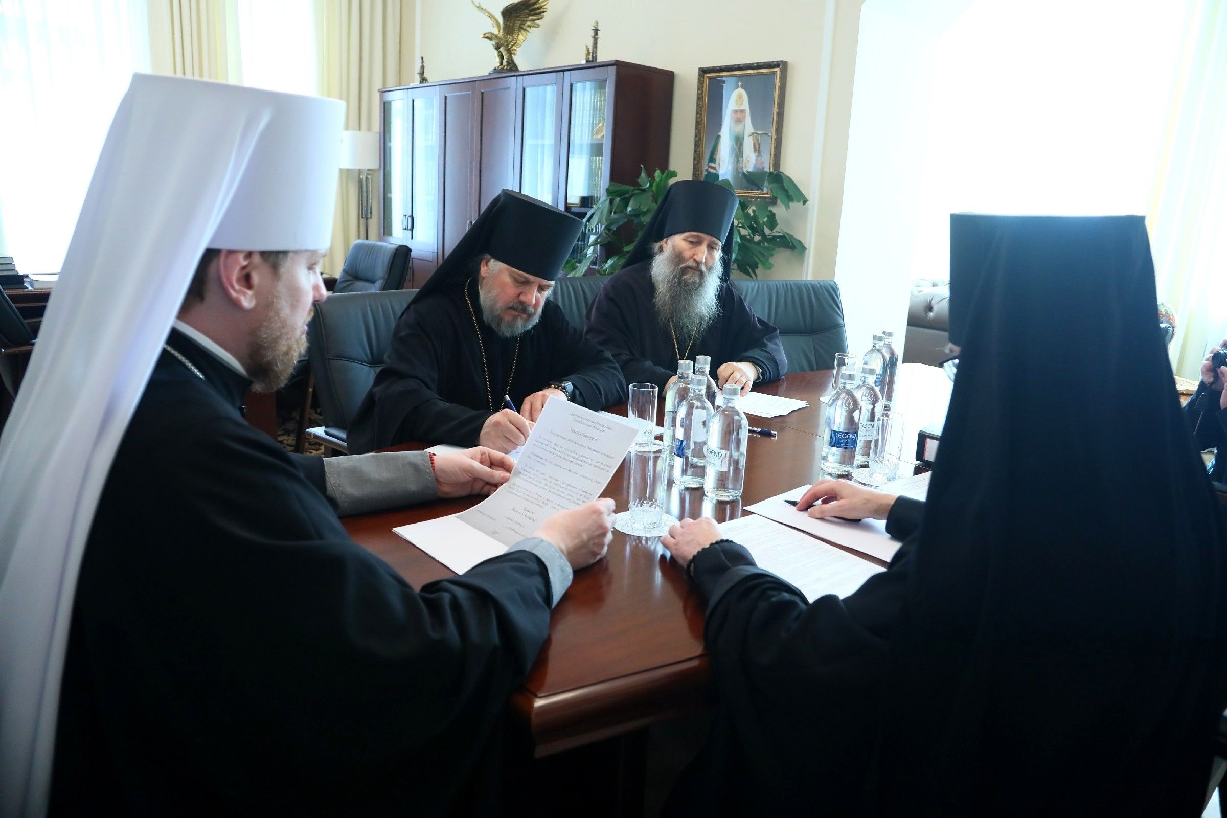 Заседание Архиерейского совета Приморской митрополии состоялось в Епархиальном управлении Владивостокской епархии (+ Фото)