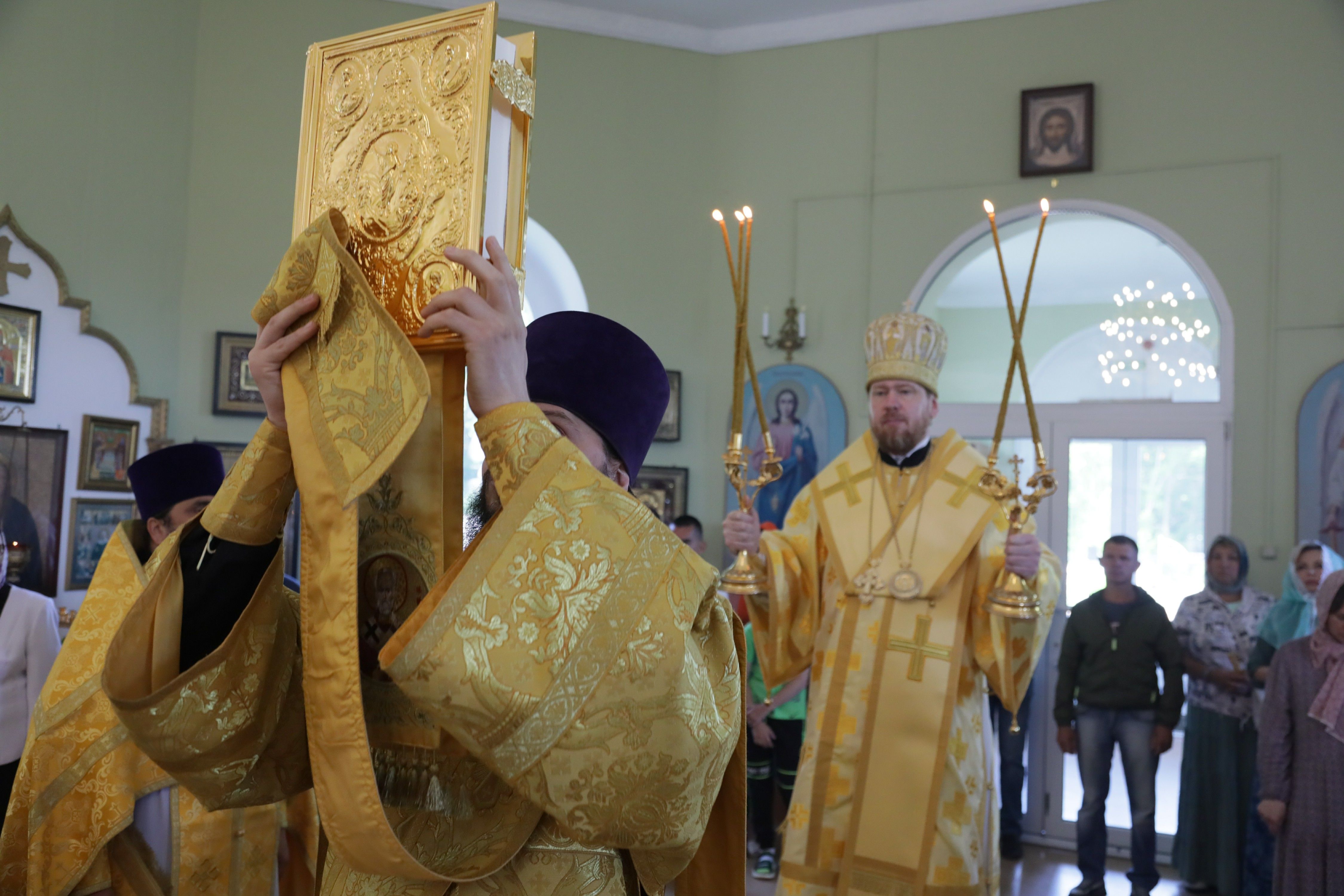 В день празднования памяти Всех святых, в земле Русской просиявших, митрополит Владимир совершил Божественную литургию