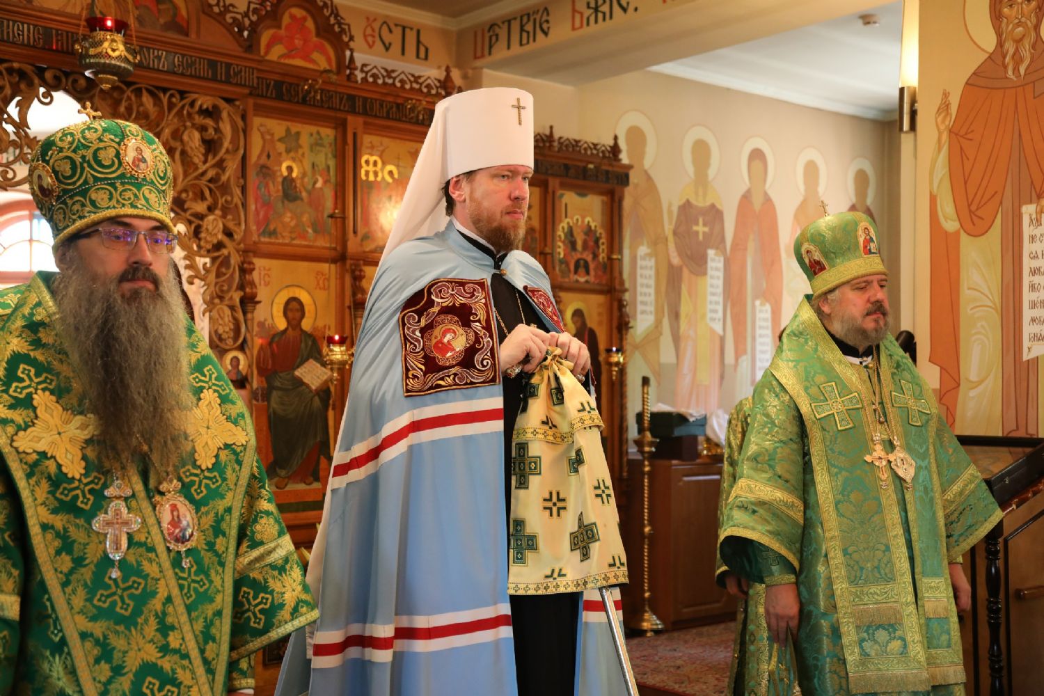 Три архипастыря Приморской митрополии совершили Божественную литургию в престольный праздник Свято-Серафимовского мужского монастыря