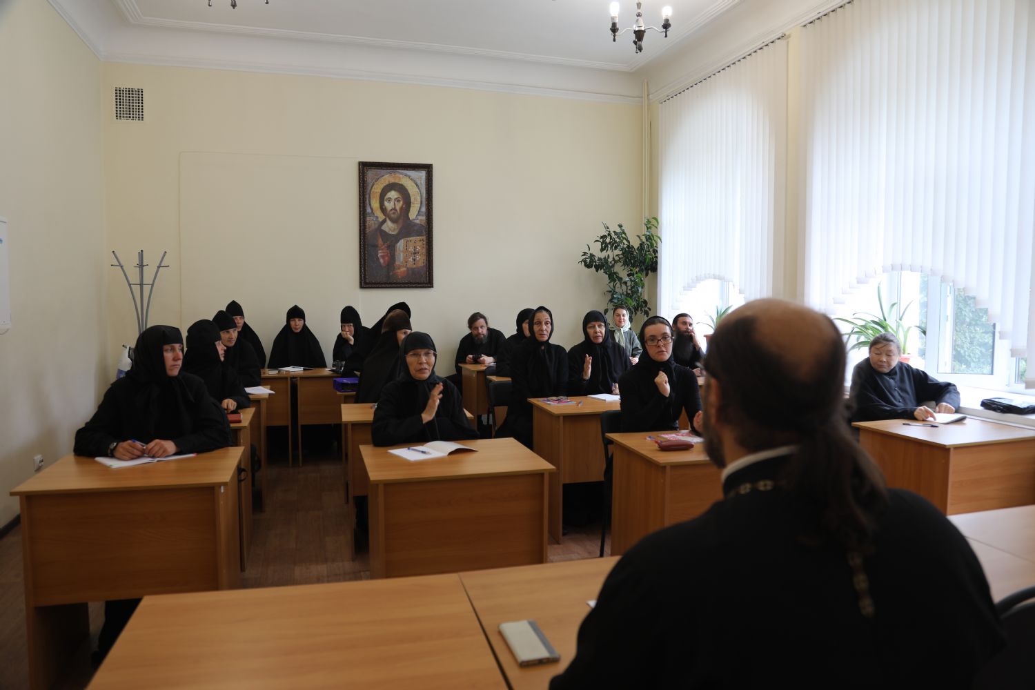 Начались занятия на Курсах базовой подготовки для монашествующих