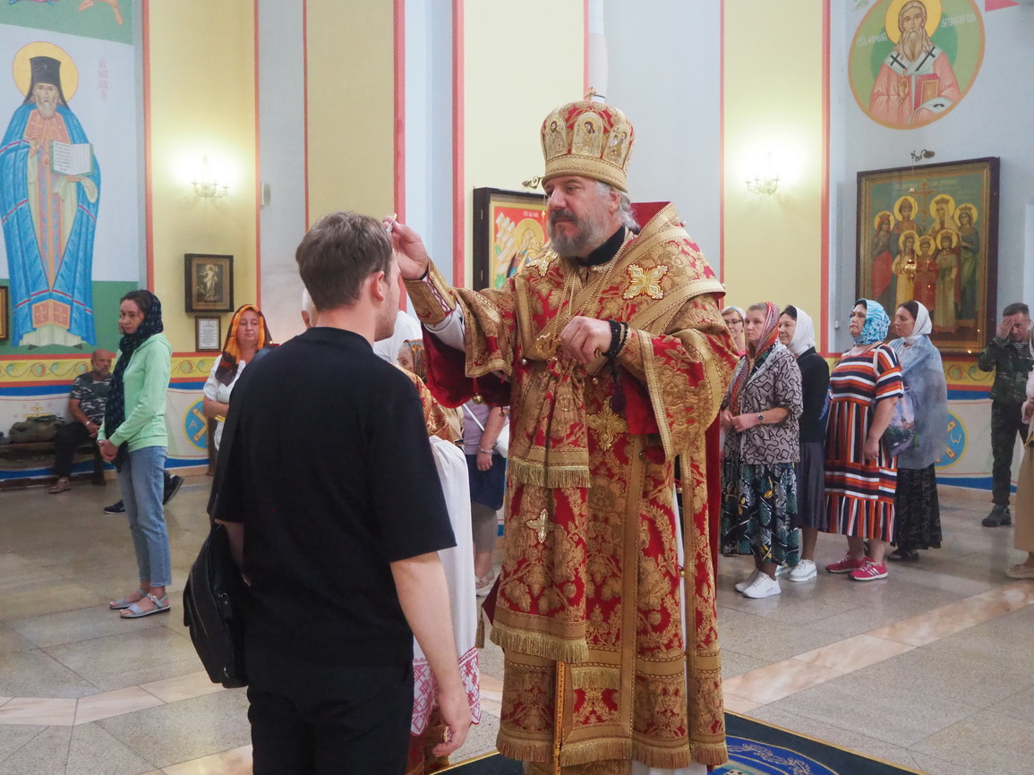 В канун дня памяти Усекновения главы пророка Иоанна Предтечи епископ Николай возглавил всенощное бдение в Казанском соборе г. Находки.