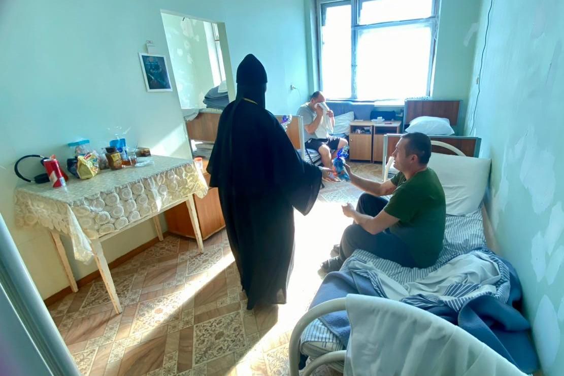 Сестры монастыря Казанской иконы Божьей Матери посетили военный госпиталь