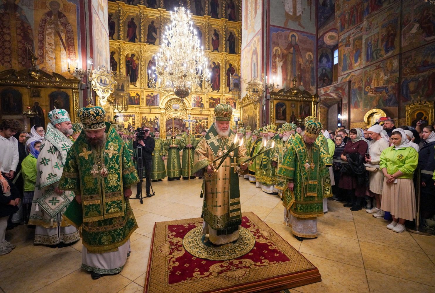 В день памяти преподобного Сергия Радонежского митрополит Владимир сослужил Святейшему Патриарху Кириллу за Литургией в Успенском соборе Троице-Сергиевой лавры