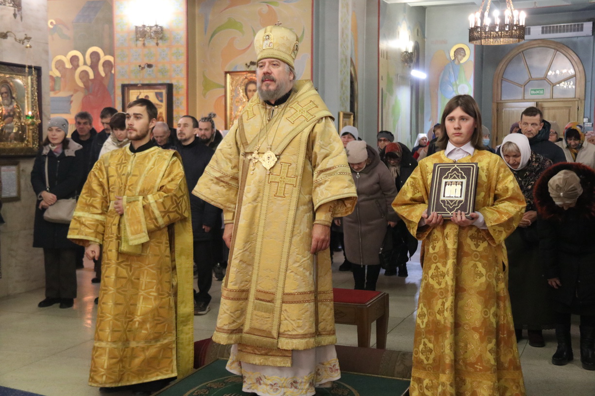 В неделю 25-ю по Пятидесятнице епископ Николай возглавил служение Божественной литургии в Казанском Кафедральном соборе.