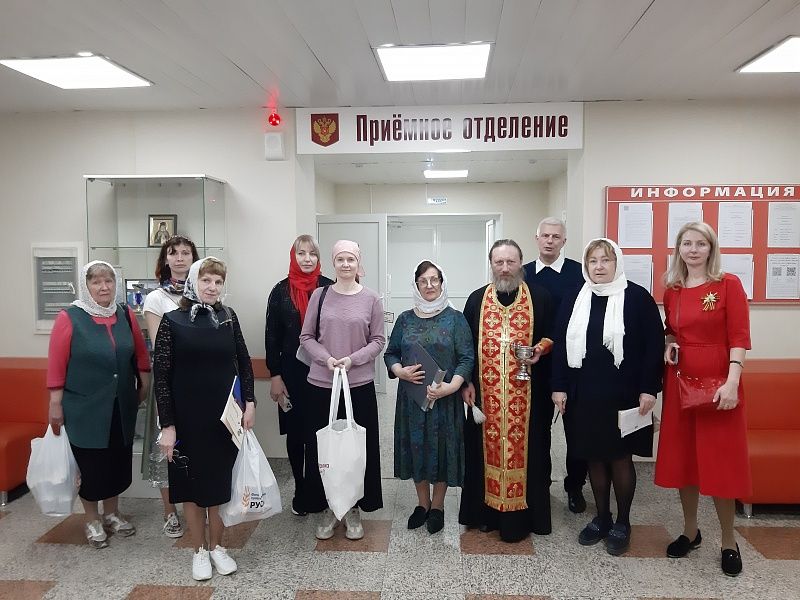 Настоятель храма новомучеников и исповедников Церкви Русской с прихожанами посетил Дальневосточный окружной медицинский центр ФМБА России