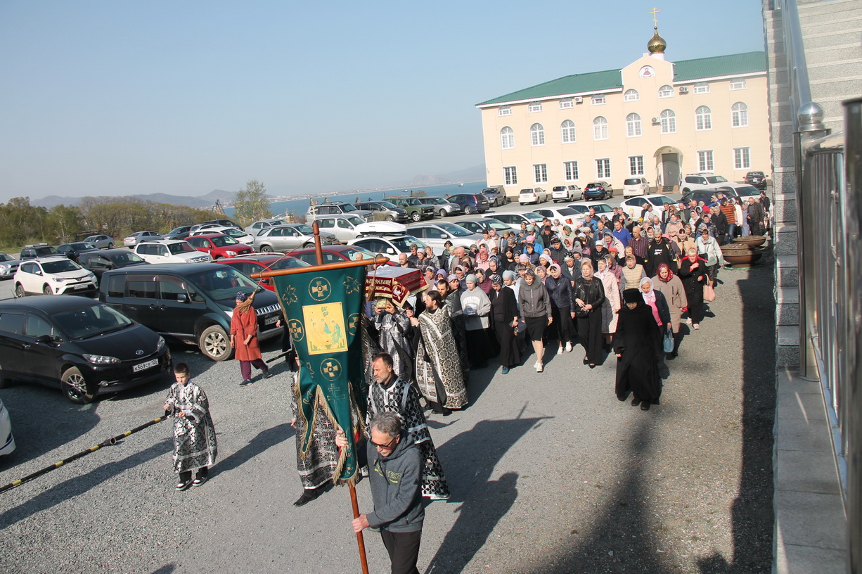 3.05.2023г.Епископ Николай совершил утреню Великой субботы с чином Погребения Плащаницы Господа.