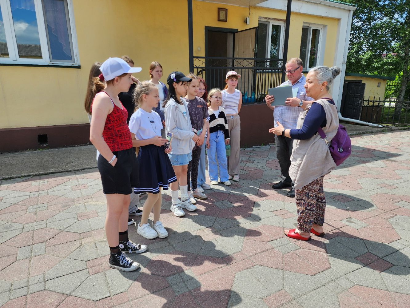 Экскурсия в Покровском храме города Уссурийска для преподавателей и учащихся студии «Арт-Диалог»