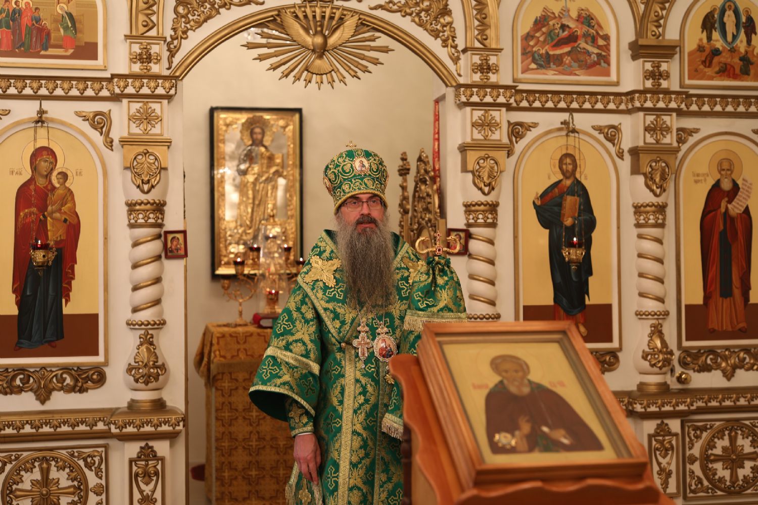 В канун престольного праздника Епископ Иннокентий совершил всенощное бдение в храме преподобного Сергия Радонежского