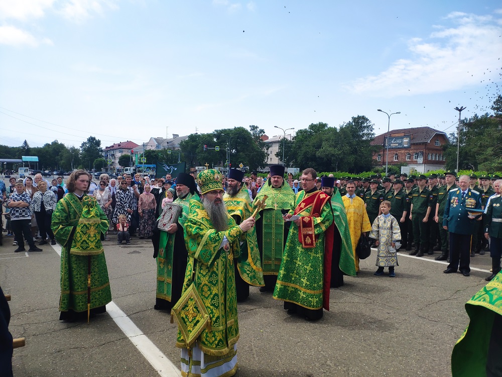 Епископ Уссурийский Иннокентий возглавил крестный ход в память 135-летия  образования Уссурийского казачьего войска