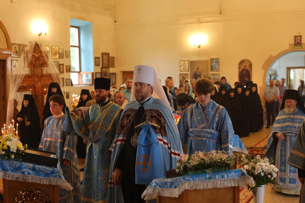 В день престольного праздника митрополит Владимир совершил Литургию в монастыре Казанской иконы Божией Матери