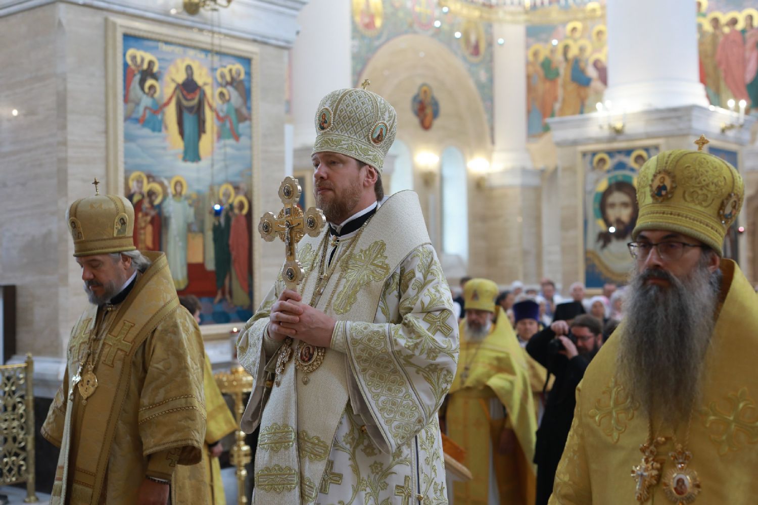 В праздник Крещения Руси митрополит Владимир возглавил Божественную литургию в Спасо-Преображенском соборе