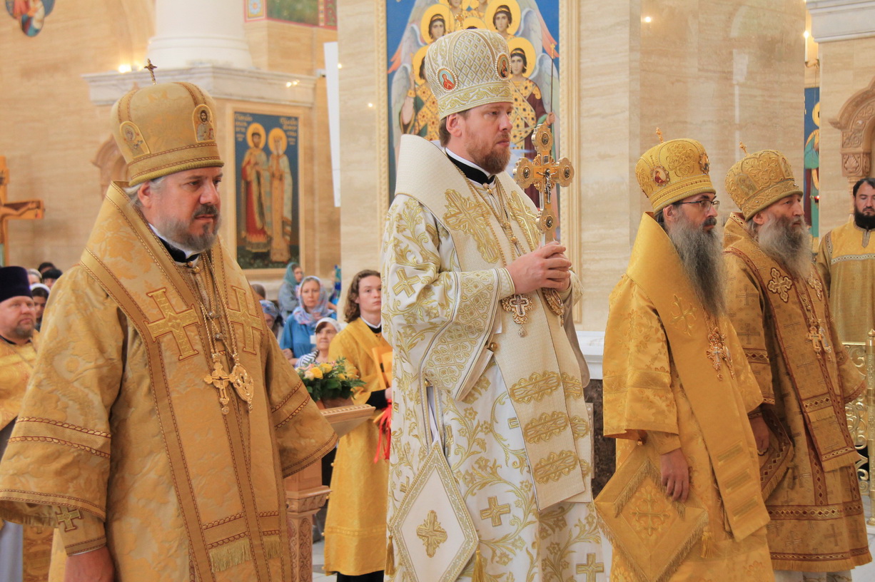 В праздник Крещения Руси митрополит Владимир возглавил Божественную литургию в Спасо-Преображенском соборе.