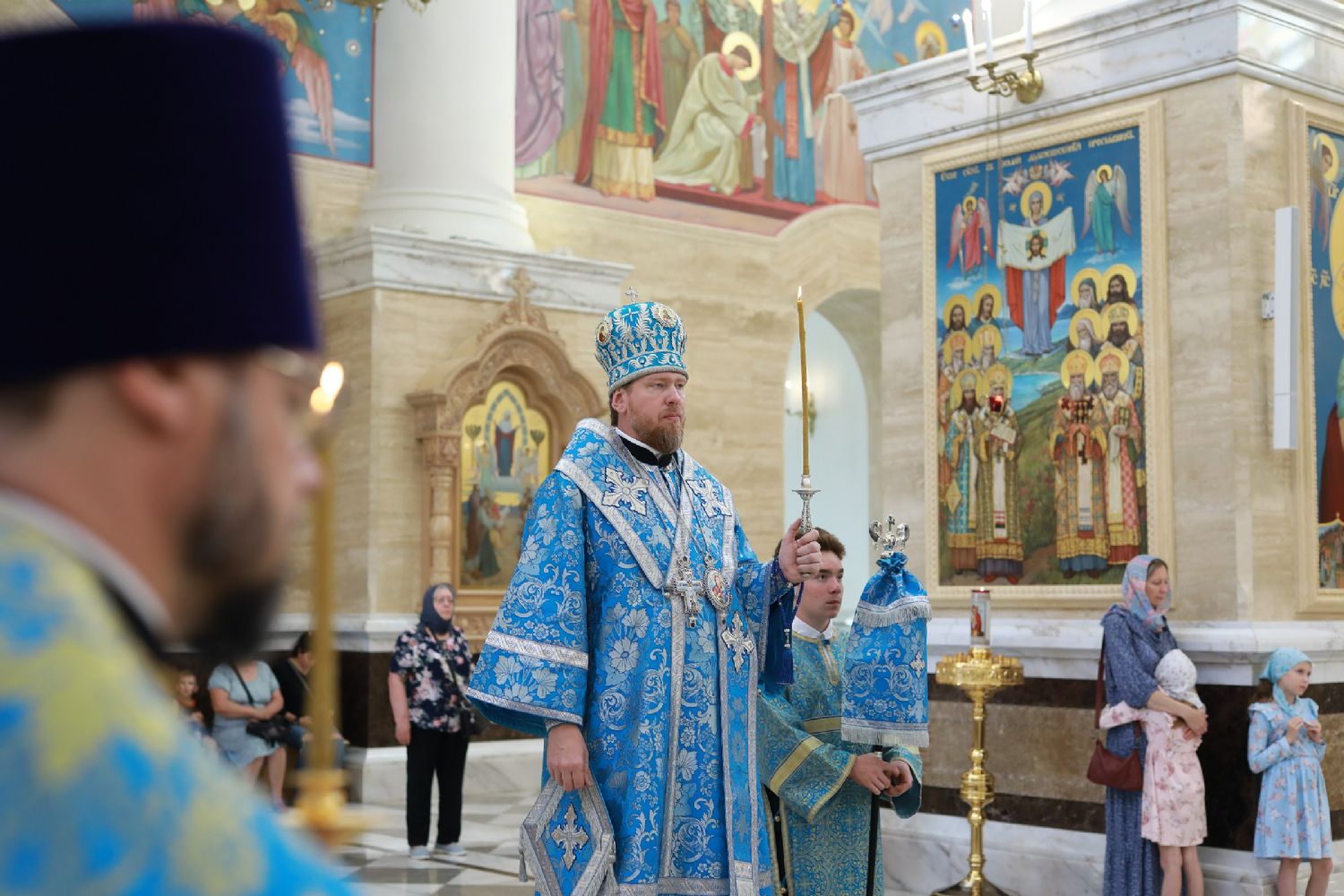 Митрополит Владимир совершил всенощное бдение в главном храме Приморья