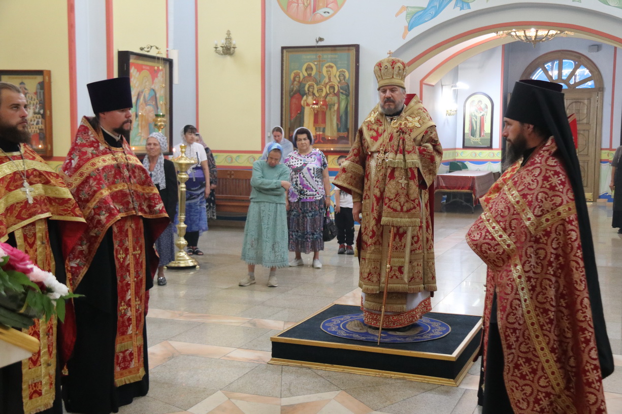 В канун дня памяти Усекновения главы пророка Иоанна Предтечи епископ Николай возглавил всенощное бдение в Казанском соборе г. Находки.