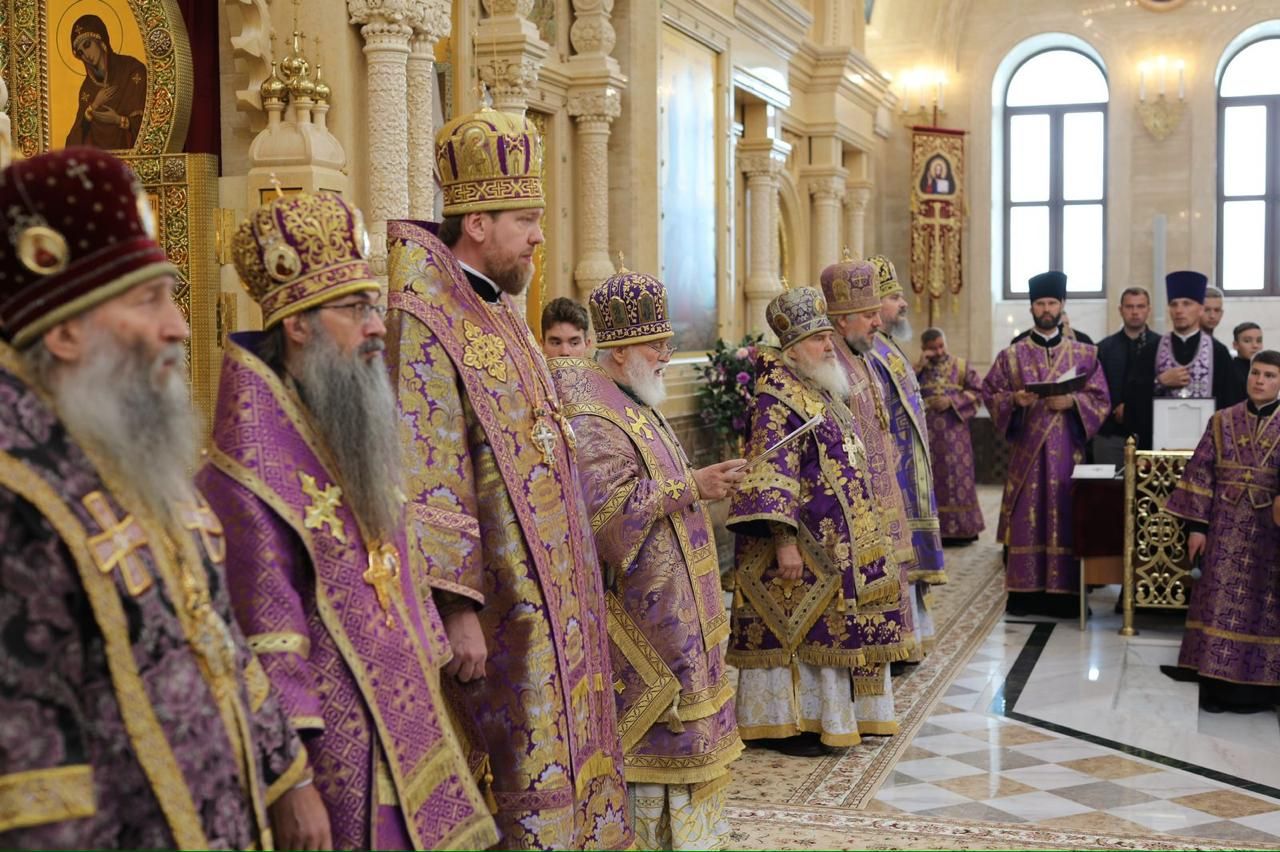 Патриарший наместник Московской митрополии совершил великое освящение Спасо-Преображенского кафедрального собора Владивостока.