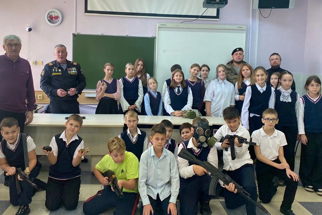 «Папа в семье, батяня-комбат, священник» - с пятиклашками говорили об отцах