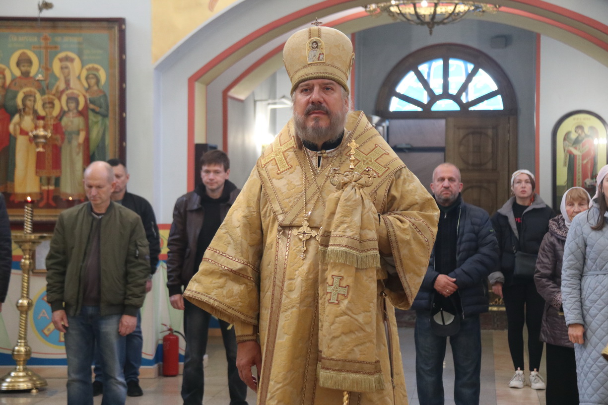 Епископ Николай возглавил всенощное бдение в Казанском соборе.