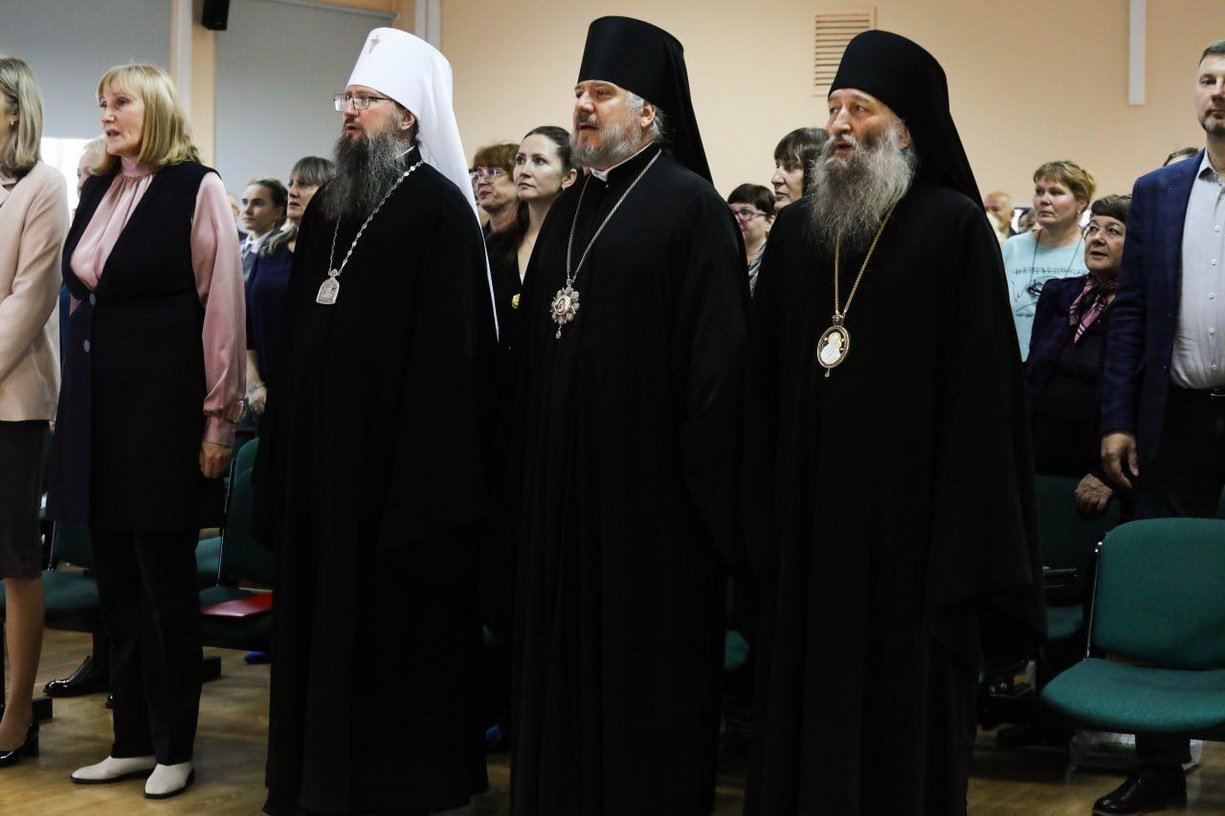 Всероссийская научно-практическая конференция: педагоги России и духовенство Приморской митрополии обсудили вопросы духовно-нравственного воспитания молодежи.