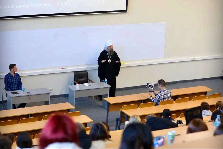 Правящий архиерей провел лекцию для студентов ДВФУ