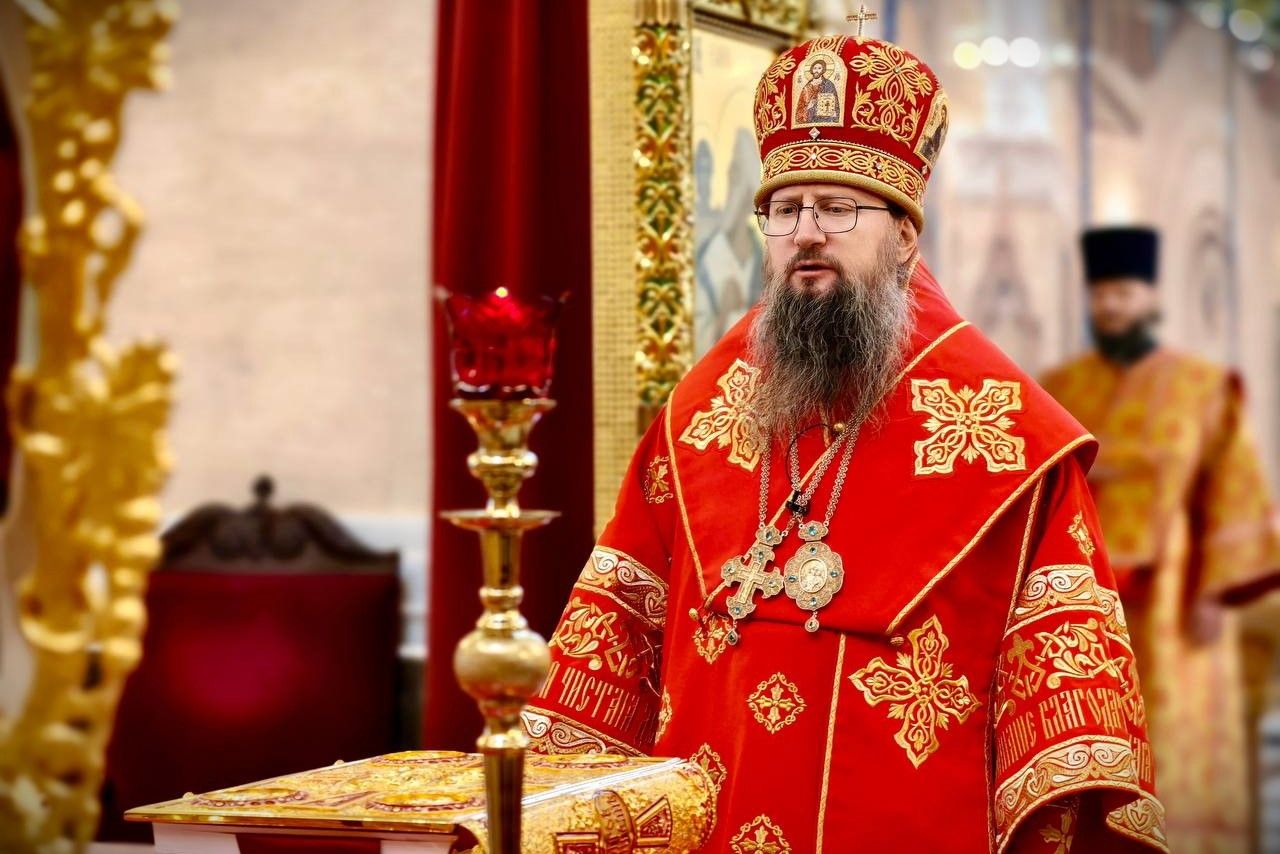 Митрополит Павел совершил богослужение в Спасо-Преображенском соборе