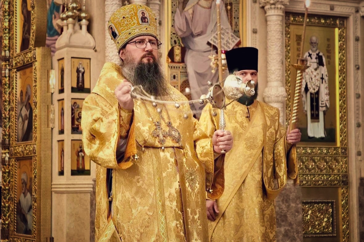 Правящий архиерей возглавил всенощное бдение в главном храме Приморья