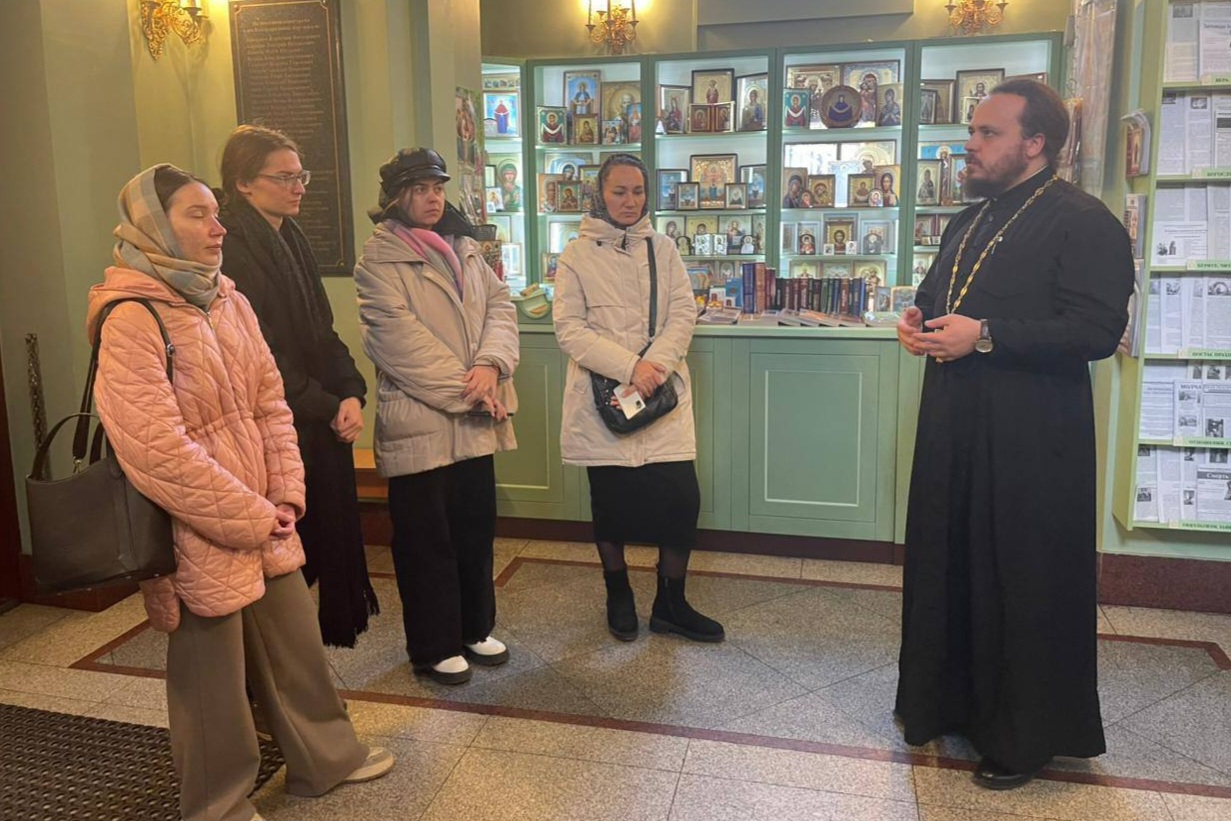 Студенты-теологи ДВФУ провели исследование колокольни Покровского храма г. Владивостока