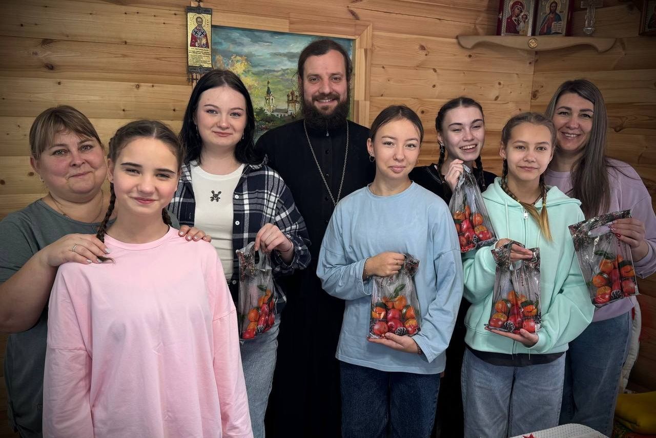 Воспитанницы детского дома г. Дальнереченска посетили храм Новомучеников и исповедников Церкви Русской