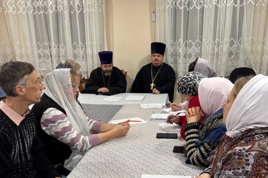 В храме прп. Серафима Саровского г. Уссурийска обсудили итоги приходской деятельности за 2025 год