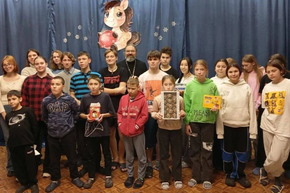 Иерей Илия Точуков и студенты-теологи посетили детский дом №2