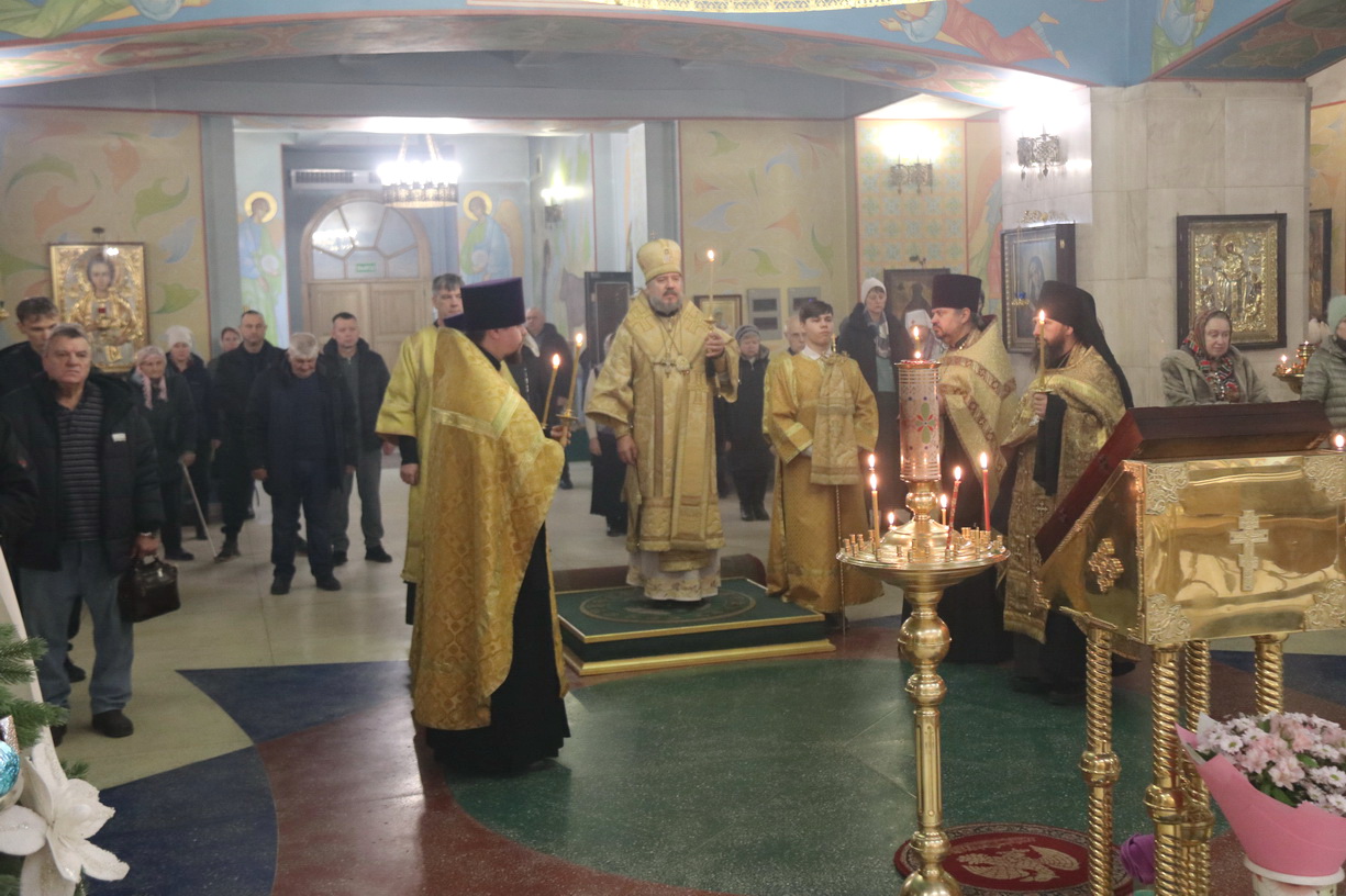 Епископ Николай возглавил всенощное бдение в Казанском соборе.