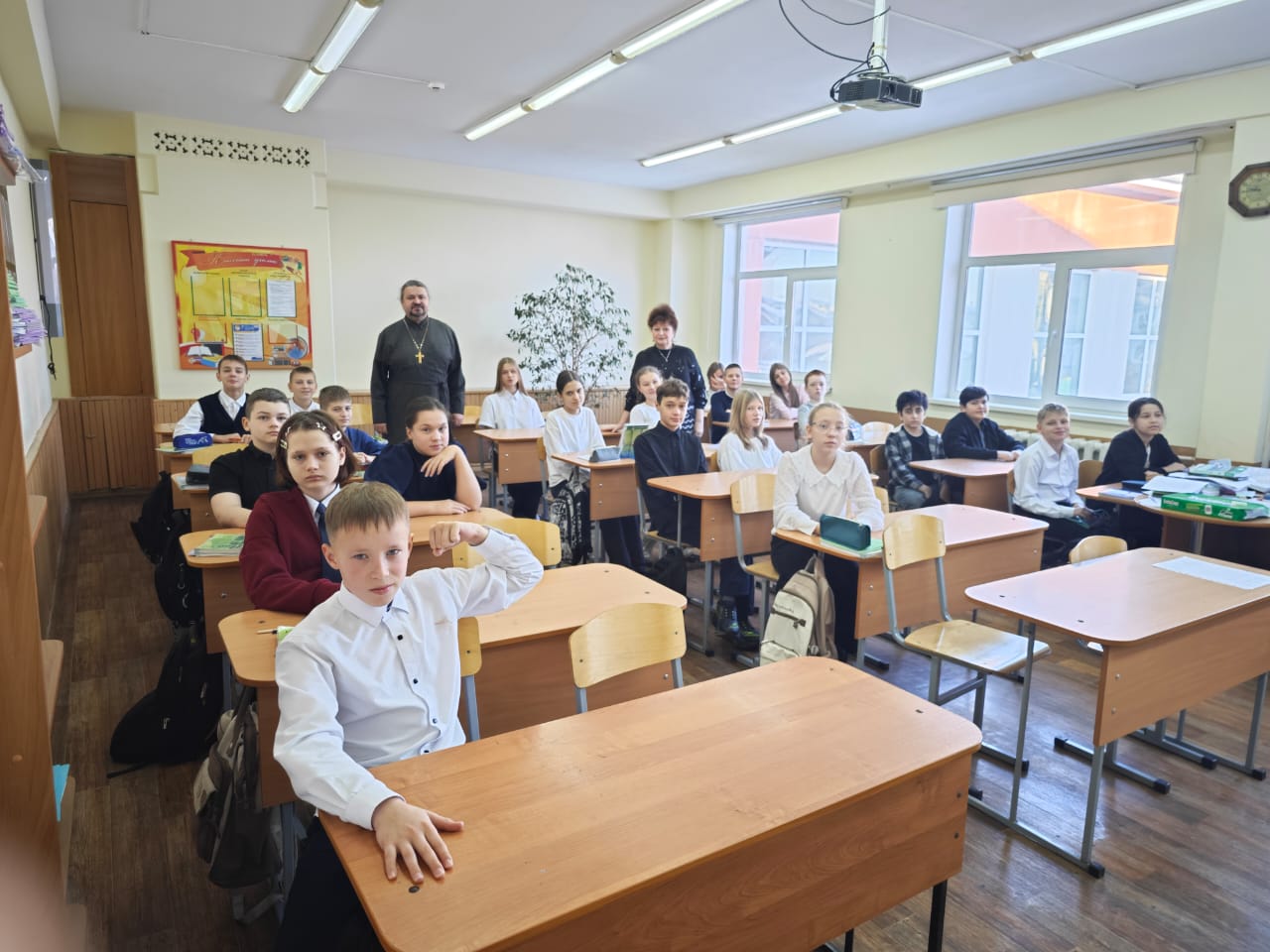 Беседа священника со школьниками — "Рождество Христово: зачем Бог стал человеком?"