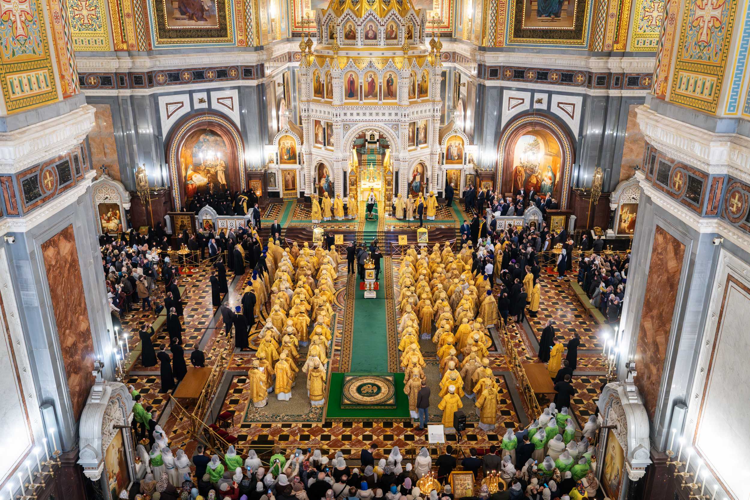 Архиереи Приморской митрополии сослужили Святейшему Патриарху Кириллу в шестнадцатую годовщину интронизации.