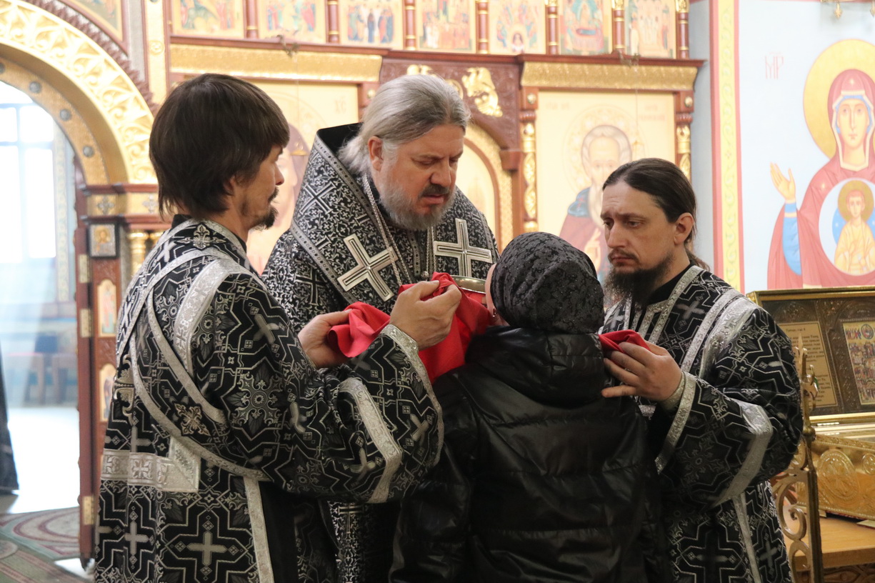 3.04.29025г.Епископ Находкинский и Преображенский Николай возглавил Литургию Преждеосвященных Даров в Казанском соборе г. Находки.