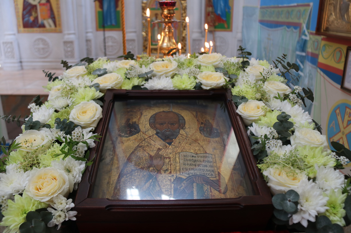В канун дня памяти святителя Николая Чудотворца епископ Находкинский и Преображенский Николай совершил всенощное бдение в Казанском соборе г. Находки