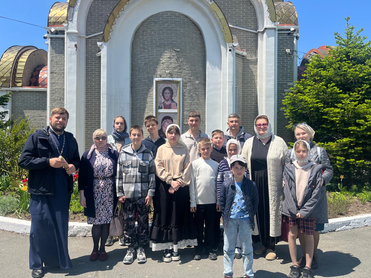 Воспитанники Воскресной школы при храме Рождества Христова посетили выставку «С Победой вернулись домой!», посвящённую 80-ой годовщине Победы в Великой Отечественной войне.