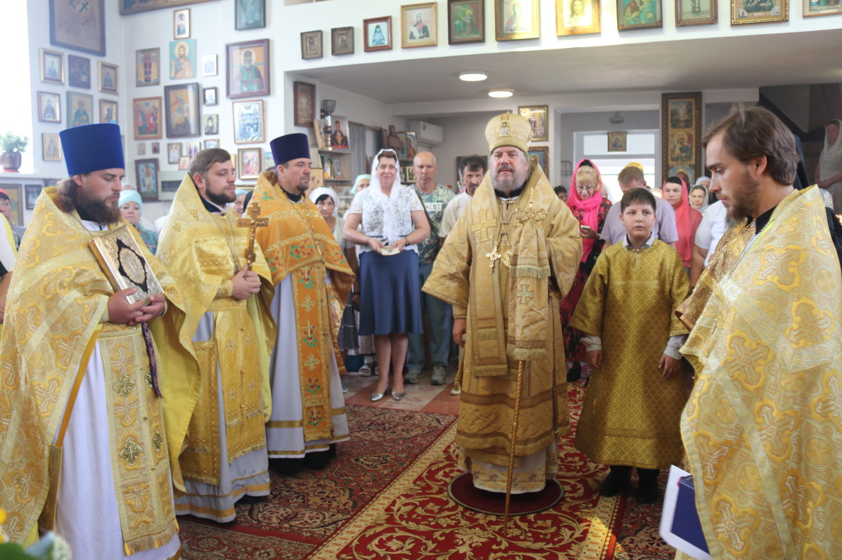В день памяти святого равноапостольного великого князя Владимира, епископ Находкинский и Преображенский Николай совершил Божественную литургию в Свято-Владимирском храме п. Ливадия.