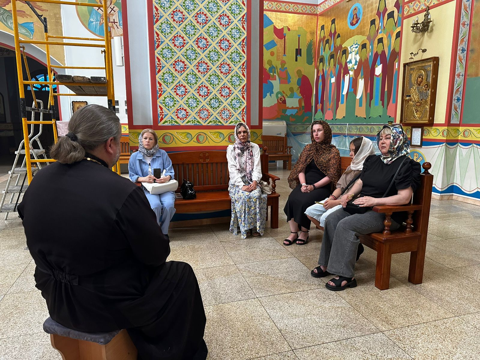 В Казанском соборе г. Находки прошла встреча священника с женами участников СВО.