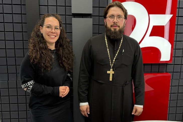 Очередной выпуск программы "Мирское" на радио Регион 25 посвящен церковному порядку и иерархии