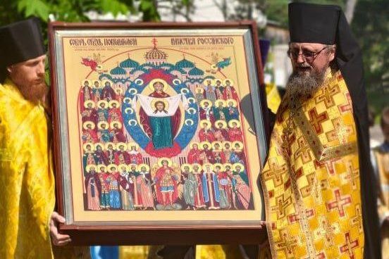 Завершается Крестный ход с иконой святых покровителей воинства