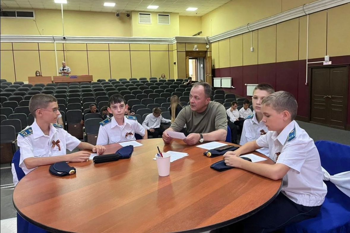 Круглый стол "Молодежь за культуру мира—против терроризма прошел в г. Фокино.