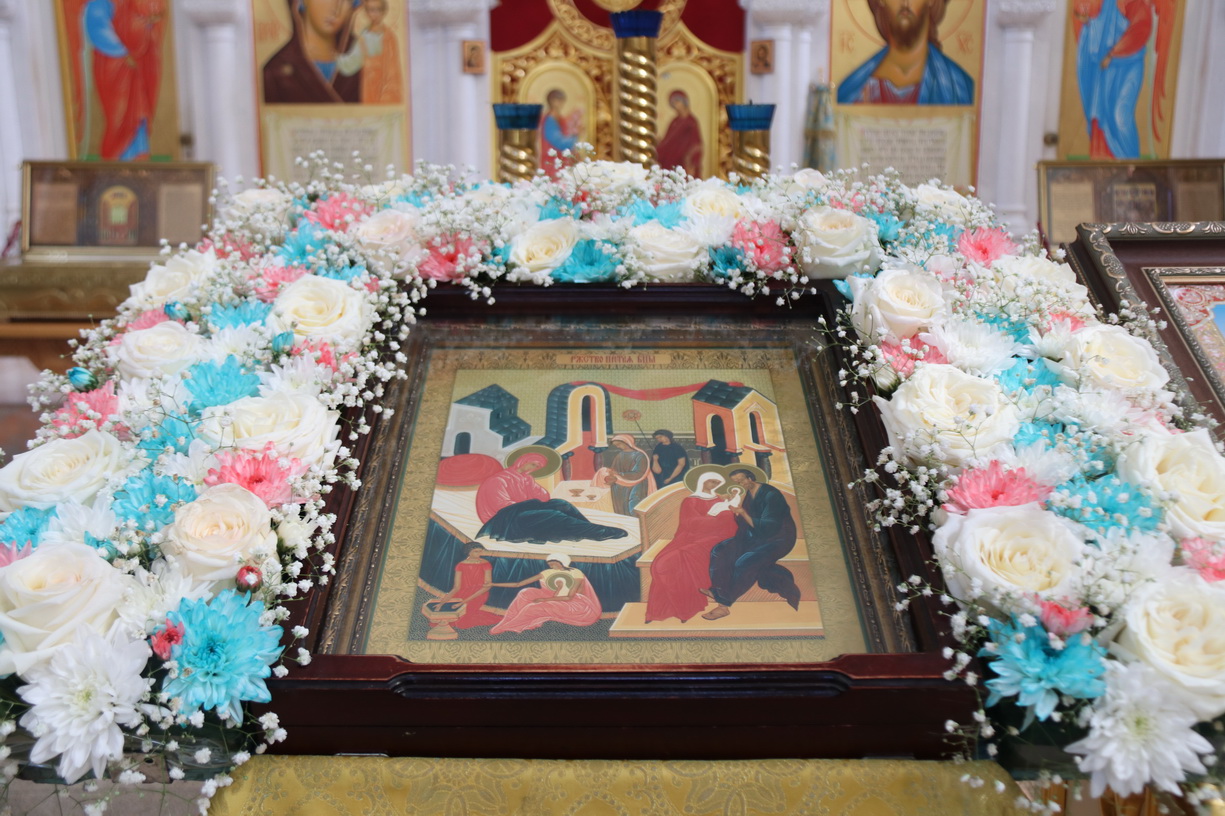 В праздник Рождества Пресвятой Владычицы нашей и Приснодевы Марии епископ Находкинский и Преображенский Николай совершил Божественную литургию в Казанском Кафедральном соборе г. Находки.