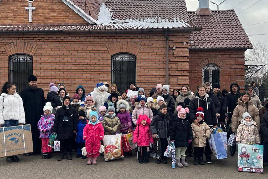 Фонд «Счастливые дети» провел Рождественские акции для многодетных семей с. Покровка