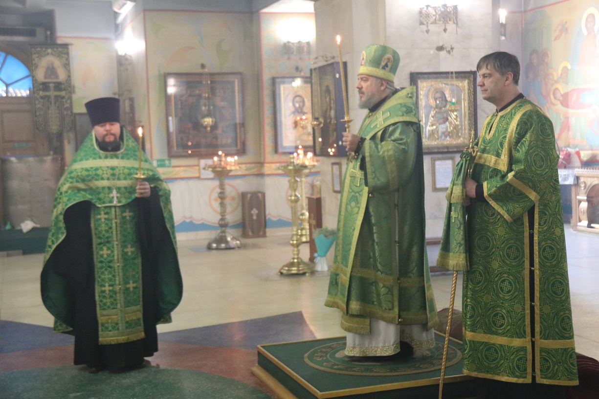  Епископ Николай возглавил вечернее богослужение в Казанском Кафедральном соборе.