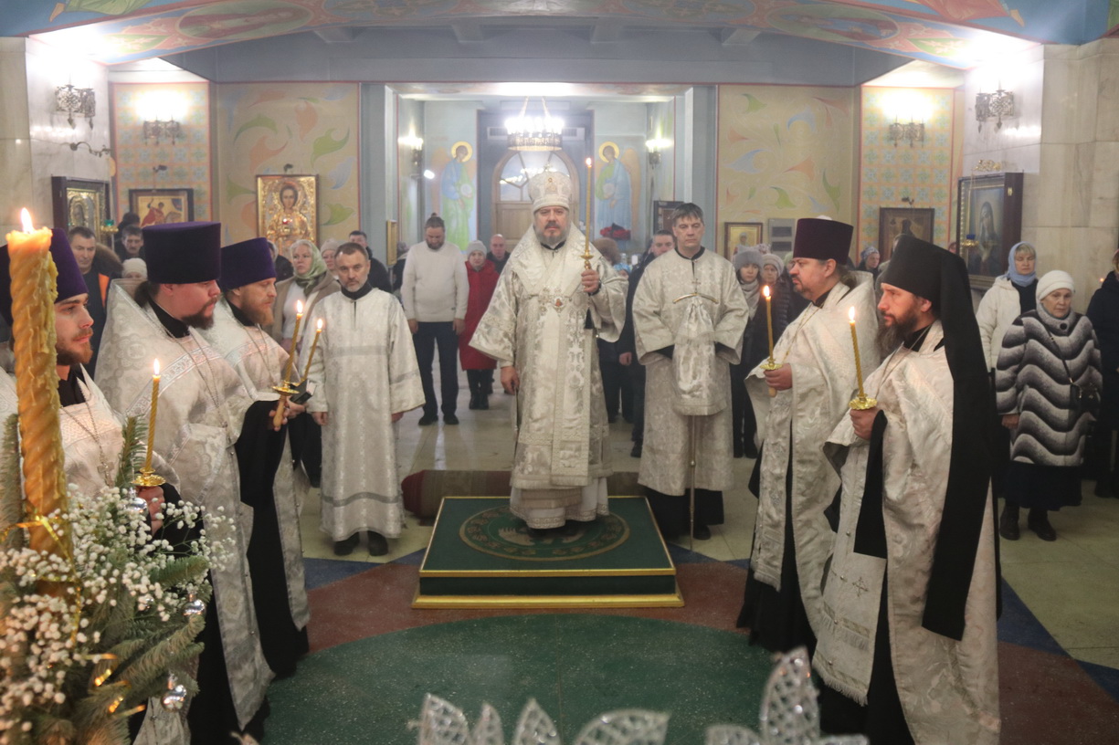 В канун праздника Богоявления Господня епископ Николай совершил всенощное бдение в Кафедральном соборе г. Находки.